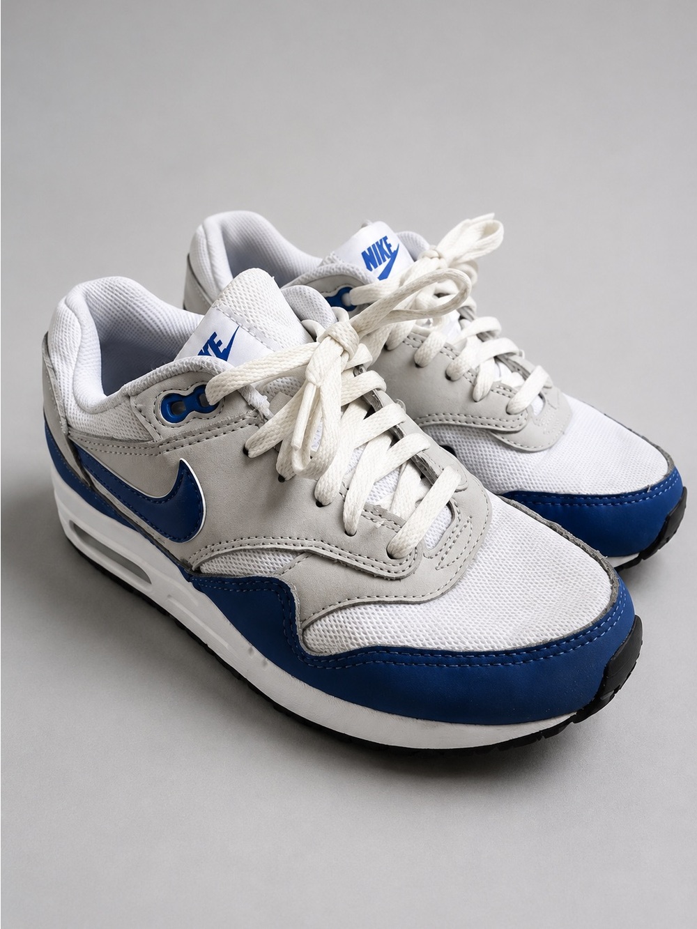 Nike Air White‎ and Blue Low-Top Running Sneakers 4 Y Excellent